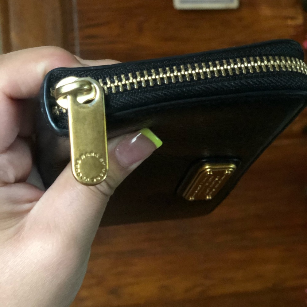 Marc Jacobs Large Wallet - Picture 2 of 7